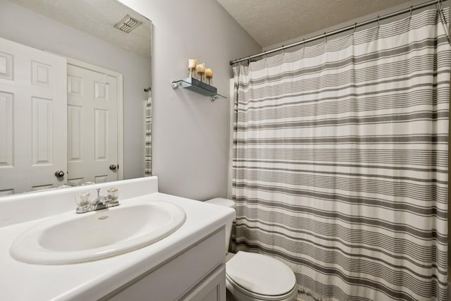 4826 Chelanie Cir, Murfreesboro, TN 37129 - full bathroom featuring vanity, a textured ceiling, and a shower with curtain