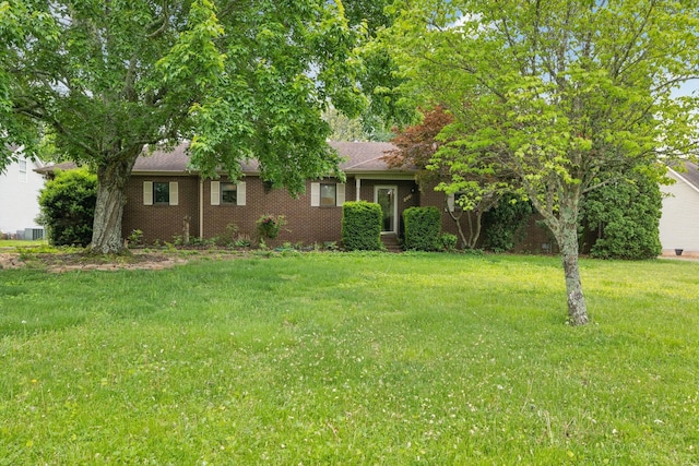 2261 High Meadow Dr, Murfreesboro, TN 37129 - view of front facade with brick siding, a front lawn, and roof with shingles