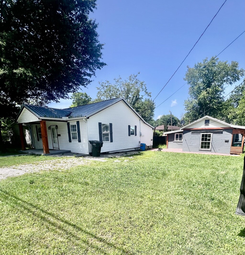 114 N Pine St, Hohenwald, TN 38462 - photo 4