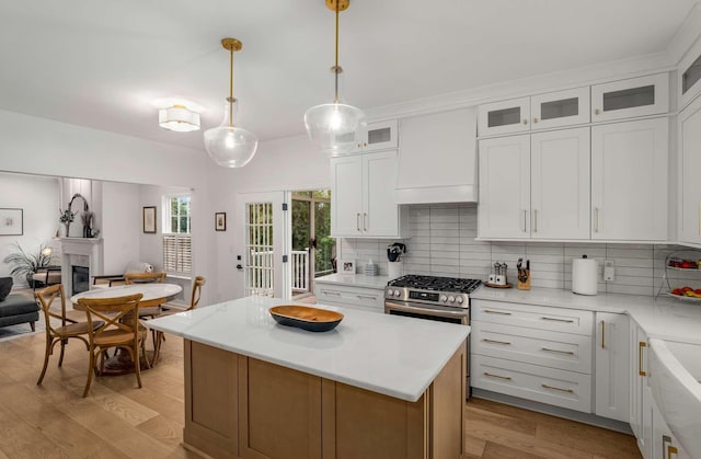 720 N Wickshire Way, Brentwood, TN 37027 - kitchen with light wood-style floors, light countertops, tasteful backsplash, and white cabinetry