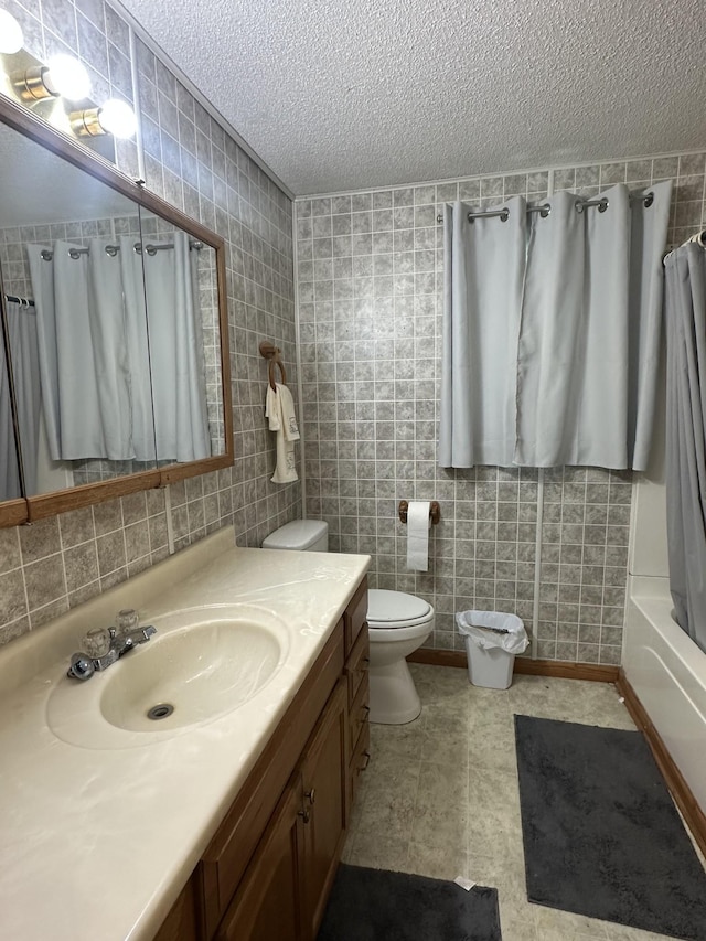 638 Chitwood Dr, Lafayette, TN 37083 - bathroom with vanity, a textured ceiling, shower / bath combination with curtain, and tile walls