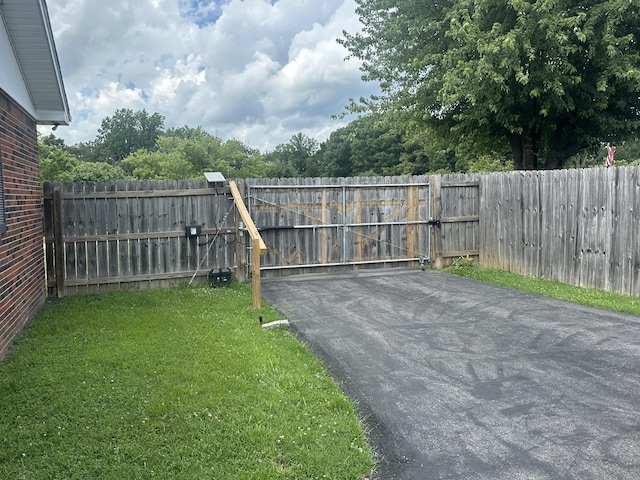 638 Chitwood Dr, Lafayette, TN 37083 - view of fenced backyard
