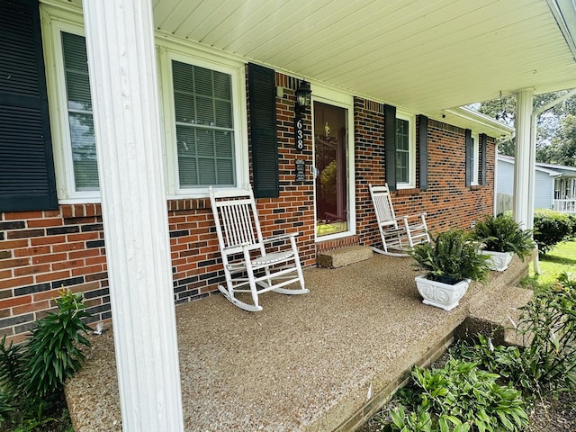 638 Chitwood Dr, Lafayette, TN 37083 - view of covered porch