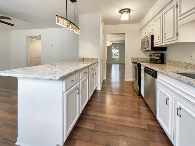 1002 E Northfield Blvd Unit H104, Murfreesboro, TN 37130 - kitchen with a ceiling fan, stainless steel appliances, a peninsula, and dark wood-style flooring