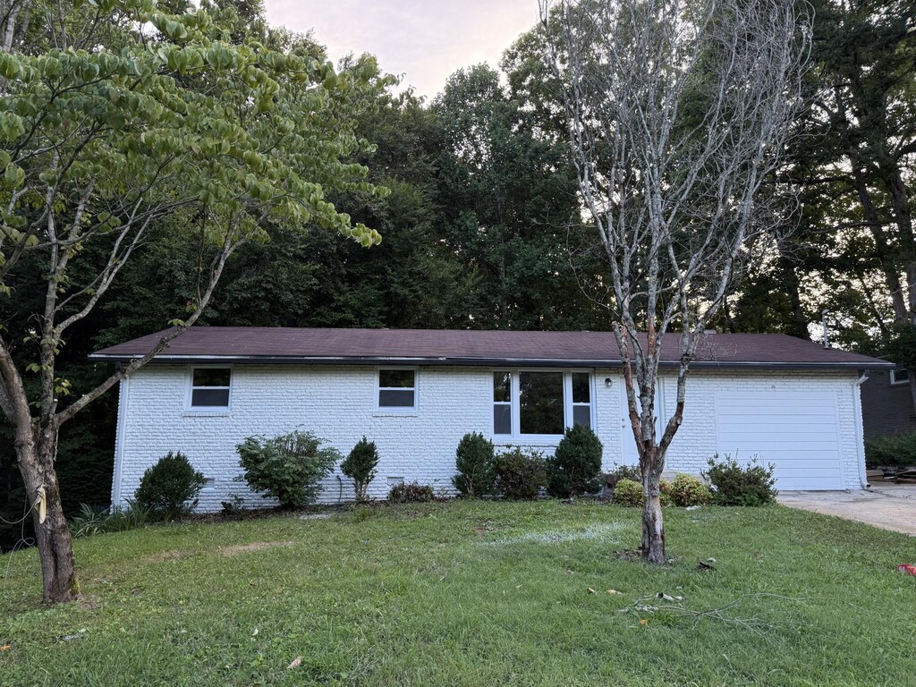 208 Lakeshore Dr, Mcminnville, TN 37110 - photo 1
