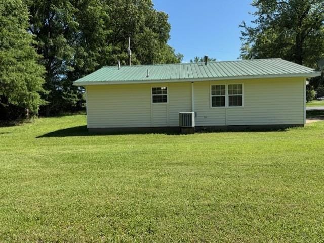 225 Clifty Village Ln, Paris, TN 38242 - photo 21