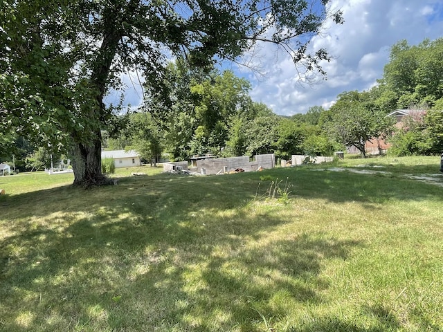 415 Hillcrest Dr, Byrdstown, TN 38549 - photo 10