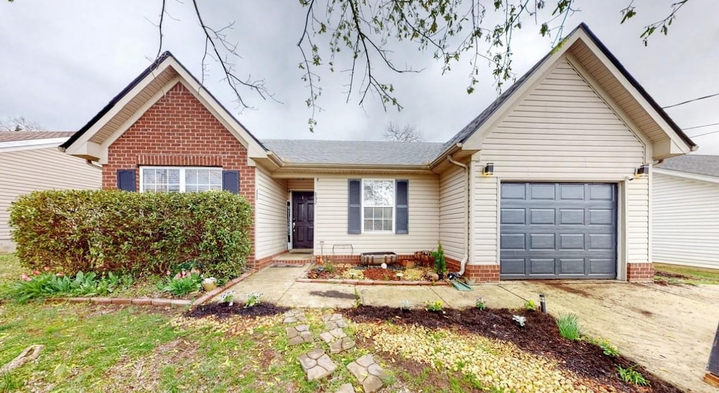 832 Lavergne Ln, La Vergne, TN 37086 - photo 1
