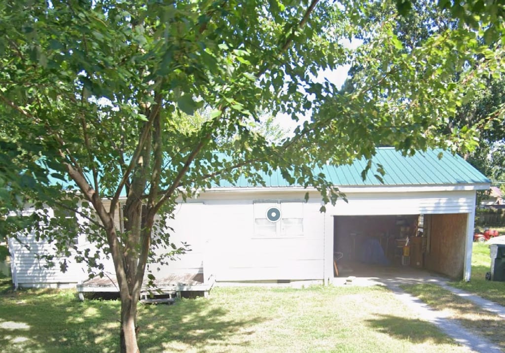 330 Cherry St N, Puryear, TN 38251 - photo 1