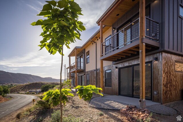 1185 S Murphy Ln Unit 106B, Moab, UT 84532 - view of side of property with a mountain view and a balcony