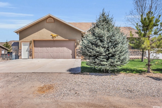 view of front of property with a front yard