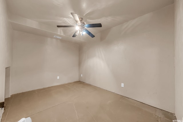 empty room with ceiling fan