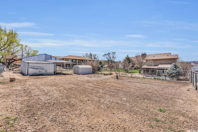 view of yard featuring a storage unit