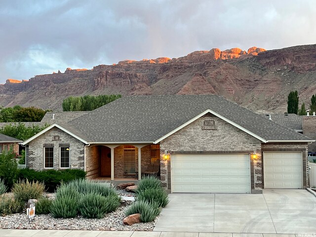 487 Kiva Dr, Moab, UT 84532 - single story home featuring a mountain view and a garage