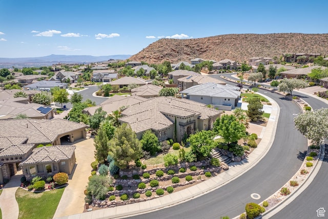 bird's eye view with a mountain view