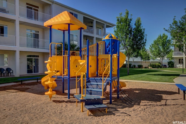1845 W Canyon Dr Unit 304, St George, UT 84770 - view of play area with a yard