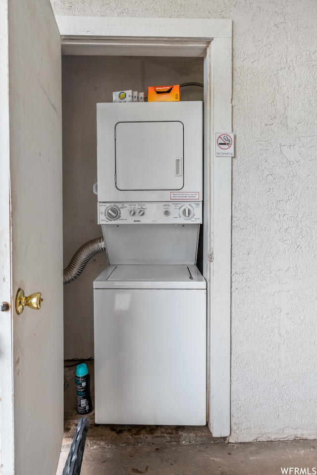 1845 W Canyon Dr Unit 304, St George, UT 84770 - laundry area featuring stacked washer / dryer