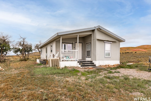 manufactured / mobile home featuring covered porch and central AC