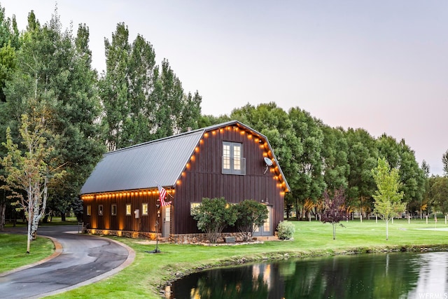 2085 W Midway Ln, Heber City, UT 84032 - exterior space with curved driveway, a water view, and a yard