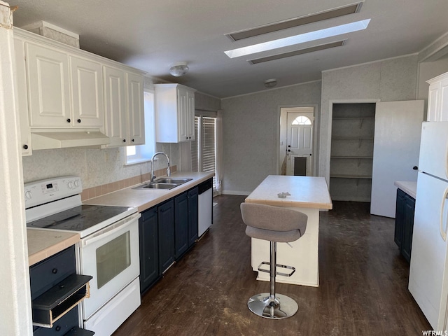 33258 W 8375 S, Fruitland, UT 84027 - kitchen with vaulted ceiling with skylight, a sink, dark wood-style flooring, white appliances, and under cabinet range hood