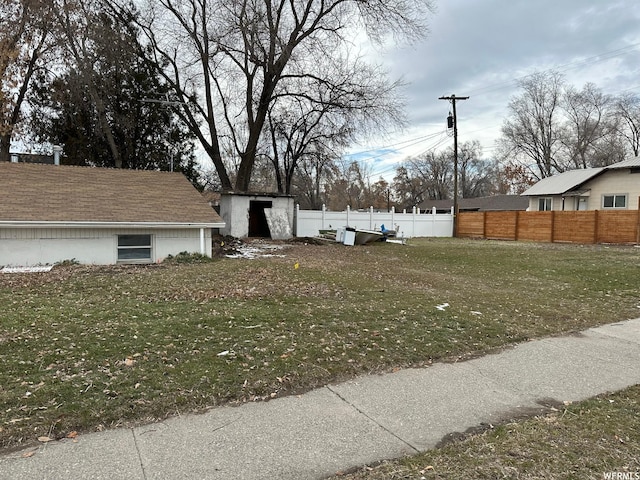 196 S Center St, American Fork, UT 84003 - view of yard featuring fence