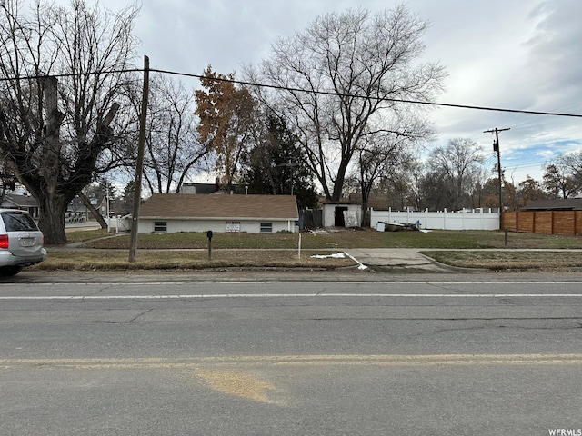 196 S Center St, American Fork, UT 84003 - view of front of house with fence
