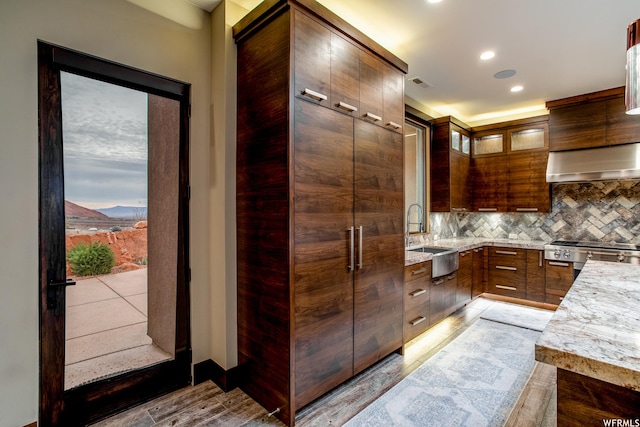 854 W Tawgoo Ct, Ivins, UT 84738 - kitchen with decorative backsplash, stove, a sink, modern cabinets, and extractor fan