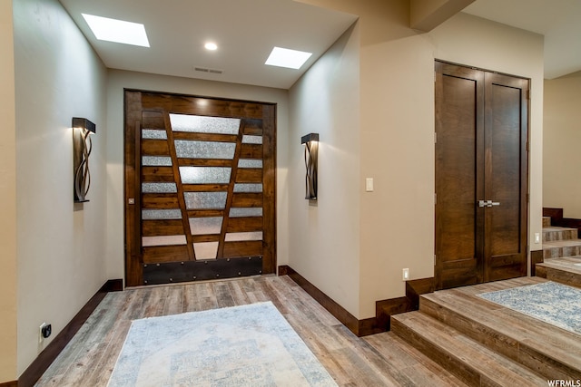 854 W Tawgoo Ct, Ivins, UT 84738 - entrance foyer with light wood finished floors, visible vents, a skylight, and baseboards