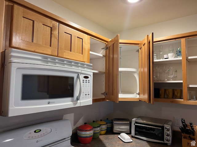 3764 Prickly Pear Cir Unit 2-A8, Moab, UT 84532 - kitchen featuring range