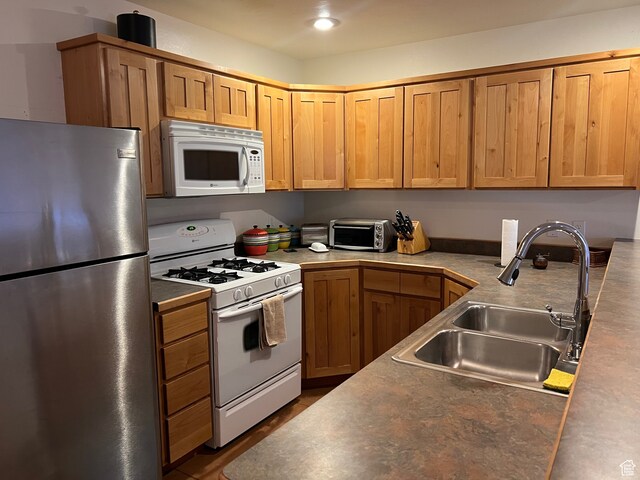 3764 Prickly Pear Cir Unit 2-A8, Moab, UT 84532 - kitchen featuring white appliances and sink