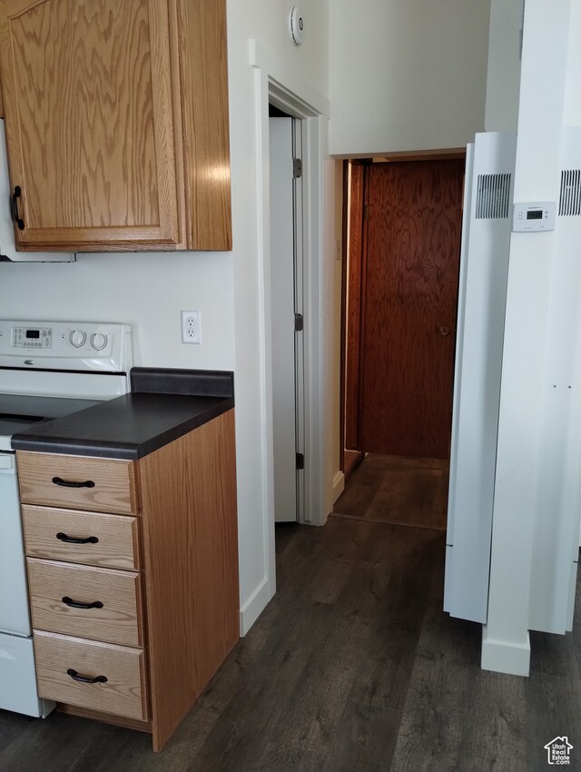182 E 9000 S, Sandy, UT 84070 - kitchen with electric range and dark wood-type flooring