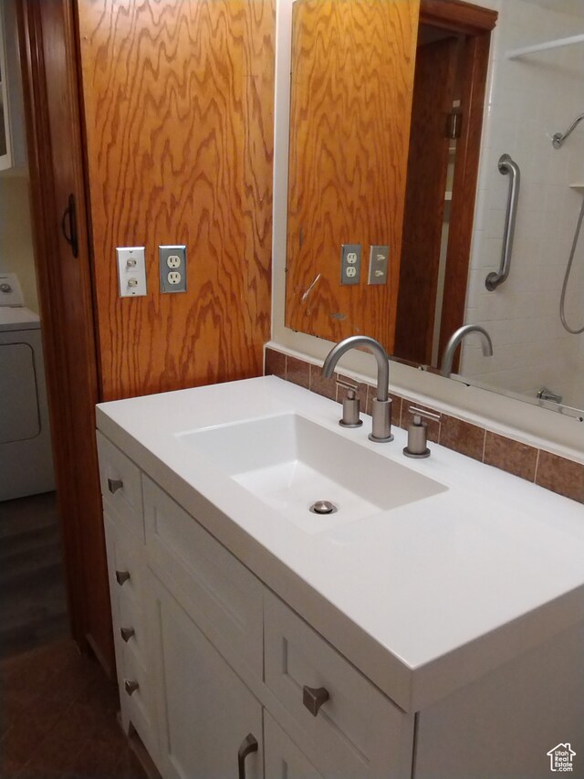 182 E 9000 S, Sandy, UT 84070 - bathroom featuring washer / dryer and large vanity