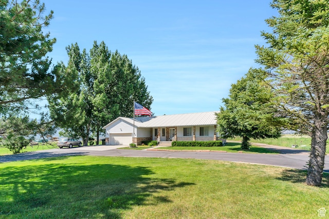 ranch-style home with a front yard