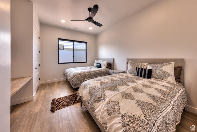 2194 Salida Del Sol, Moab, UT 84532 - bedroom featuring baseboards, recessed lighting, a ceiling fan, visible vents, and wood finished floors