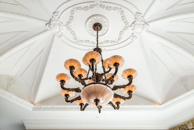 533 N Left Fork Hobble Creek Cyn, Springville, UT 84663 - interior details with ornamental molding