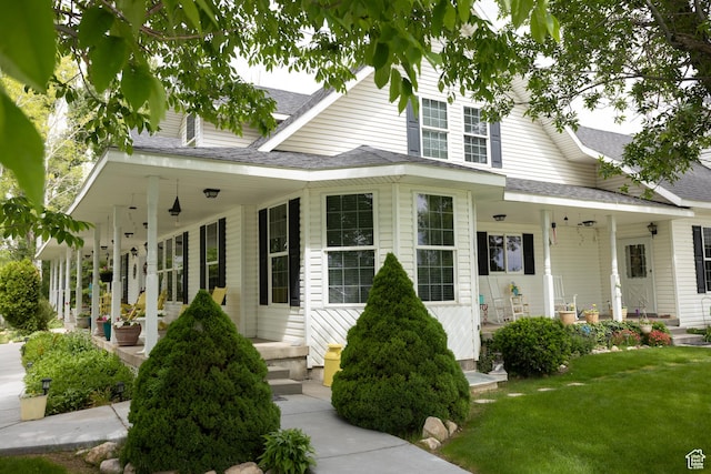 farmhouse-style home featuring a front yard and a porch