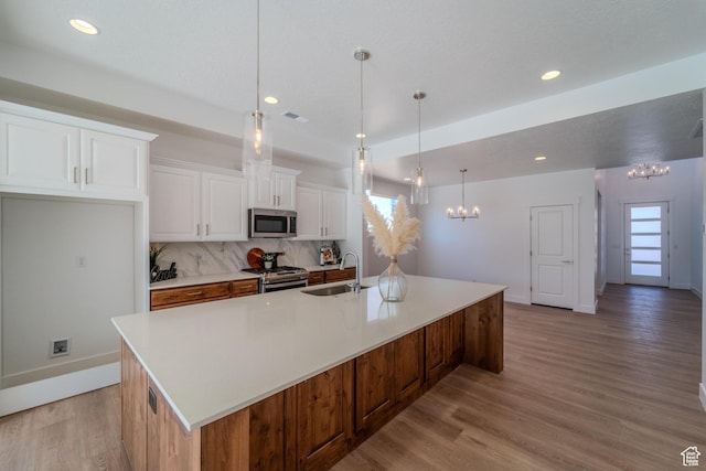 723 S 1220 W Unit 34, Hurricane, UT 84737 - kitchen with light wood finished floors, a large island, appliances with stainless steel finishes, and a sink