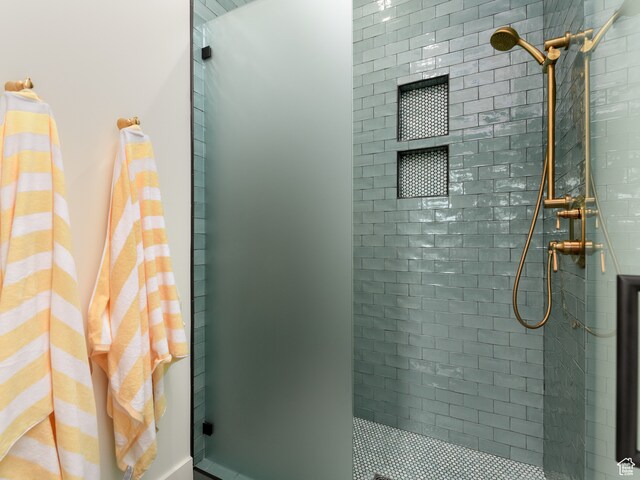 616 E Stokes Ave S, Draper, UT 84020 - bathroom featuring tiled shower