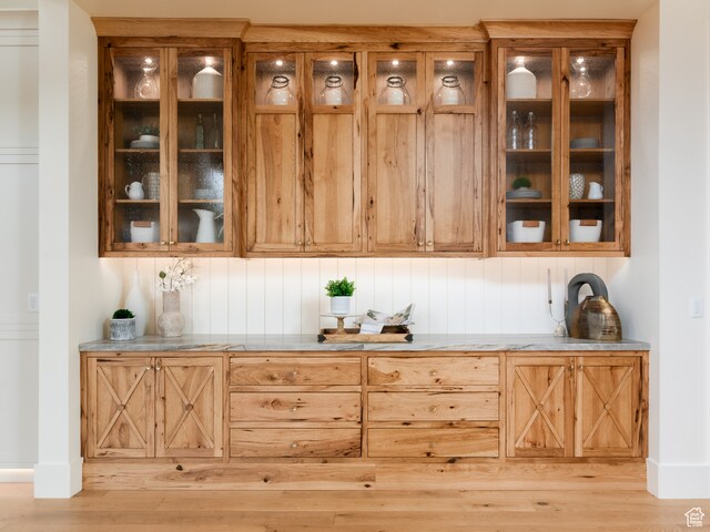 616 E Stokes Ave S, Draper, UT 84020 - bar featuring light hardwood / wood-style flooring