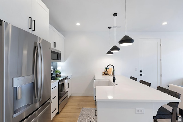 400 S Moki Dr Unit I-1, Kanab, UT 84741 - kitchen featuring appliances with stainless steel finishes, a breakfast bar, a peninsula, light countertops, and recessed lighting