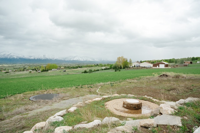 view of yard featuring a rural view