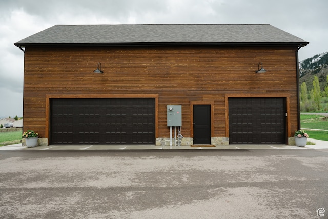 view of detached garage