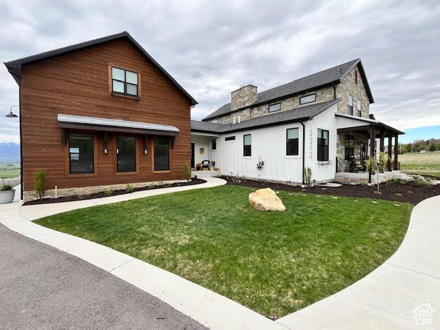 back of house featuring a yard