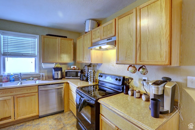 390 N 100 E, Spanish Fork, UT 84660 - kitchen with light brown cabinetry, appliances with stainless steel finishes, sink, and light tile flooring