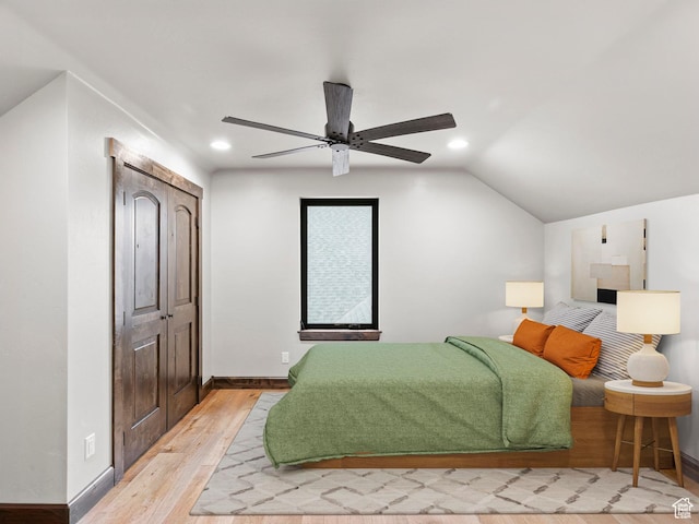 bedroom with lofted ceiling, recessed lighting, light wood-type flooring, baseboards, and ceiling fan