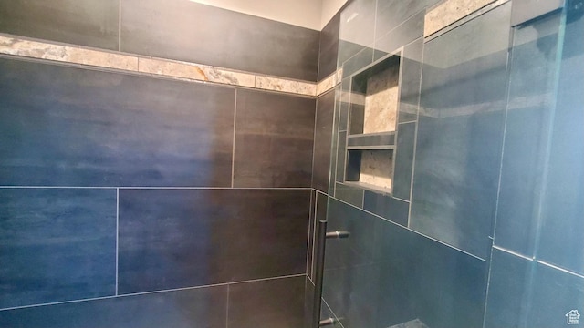 details featuring a tile shower