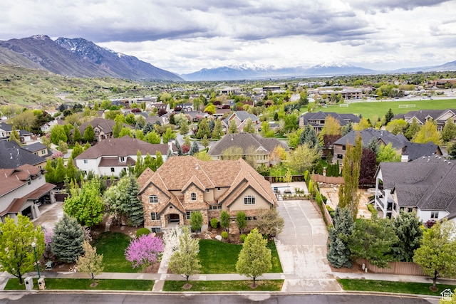 birds eye view of property featuring a mountain view