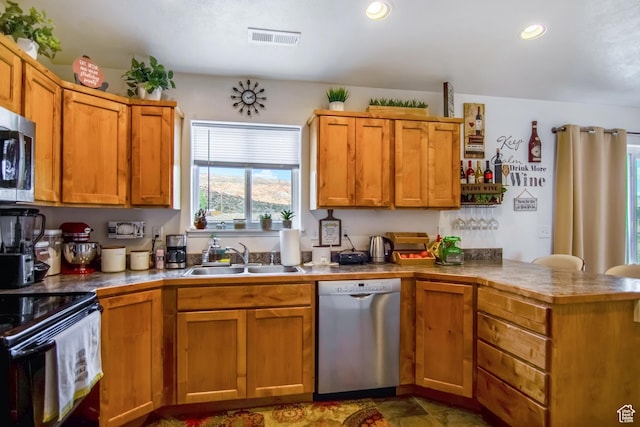4623 Pueblo Verde Dr, Moab, UT 84532 - kitchen with sink, kitchen peninsula, and stainless steel appliances