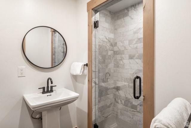 3009 E Black Forest Rd, Sundance, UT 84604 - bathroom featuring a shower with shower door