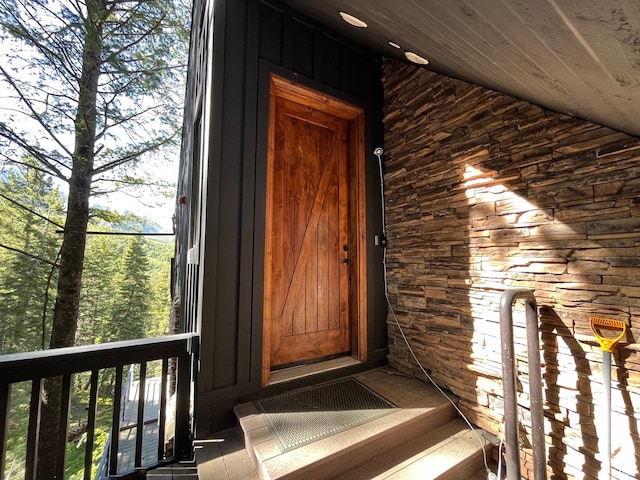 3009 E Black Forest Rd, Sundance, UT 84604 - view of exterior entry with a balcony